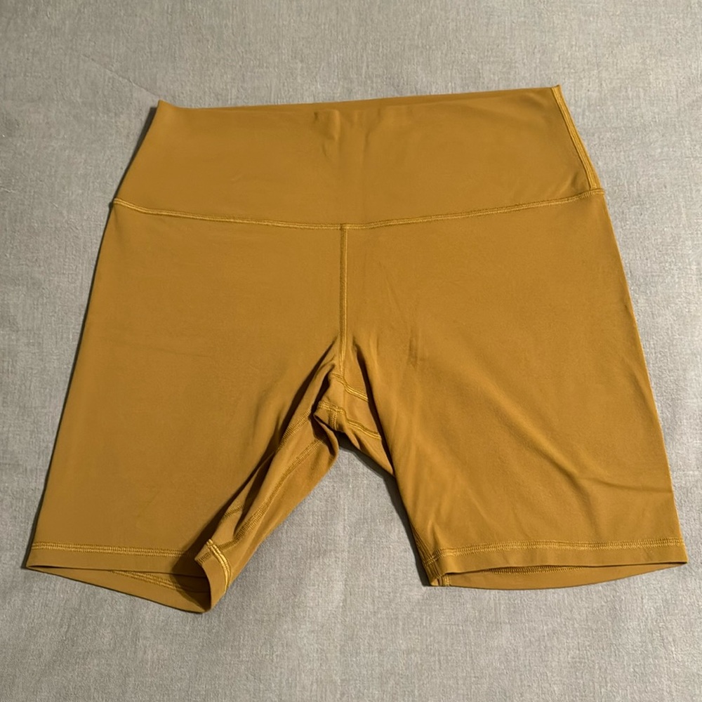 Women’s Lululemon bike shorts 12